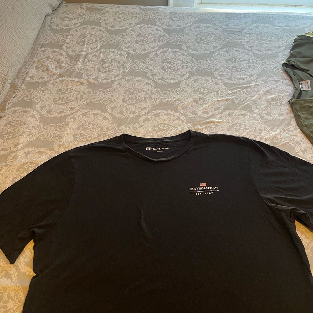 Travis Mathew XL Shortsleeve